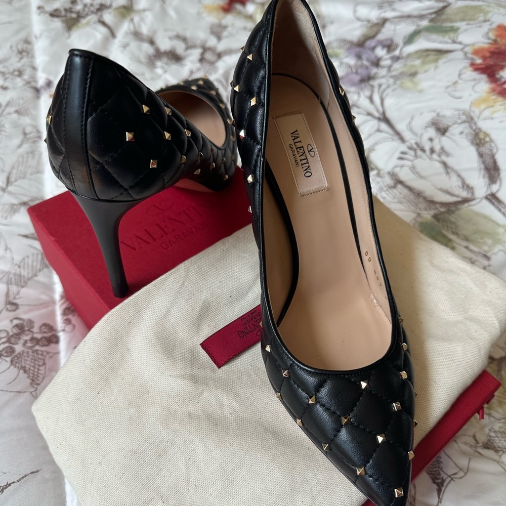 VALENTINO Quilted Rockstud pumps